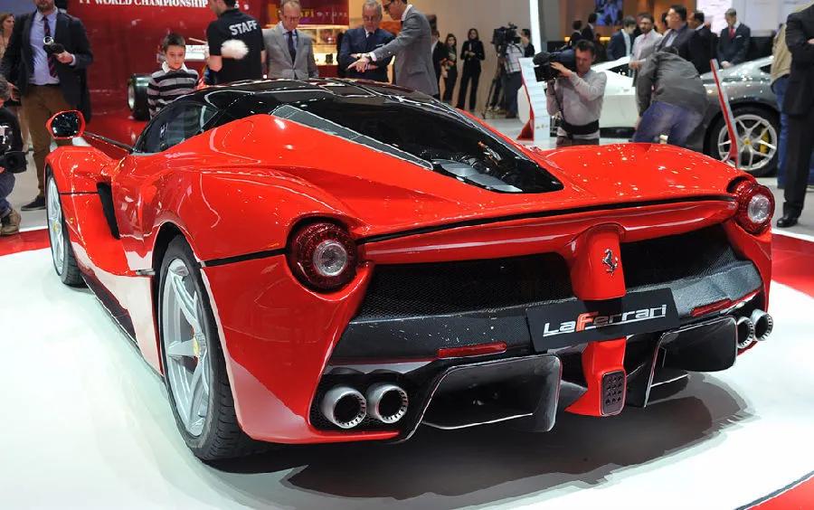 开法拉利拉法、保时捷918和迈凯伦p1的人都住啥样的豪宅？