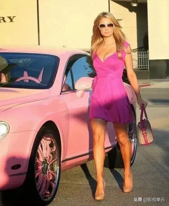 又开始炫富了？她的人生只剩下钱了