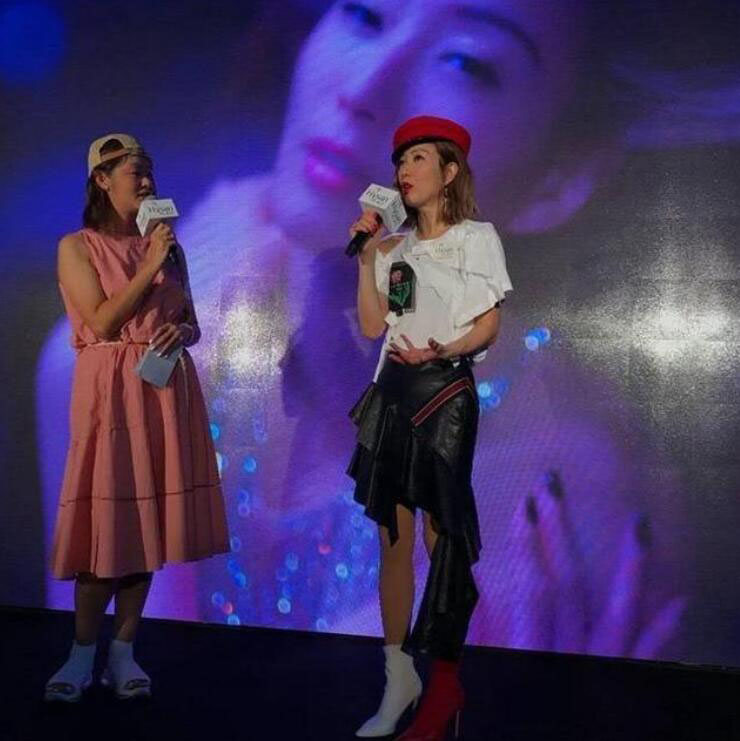 夏天穿腻了小白鞋？那你得试试这种“异色鞋”，郑秀文何穗都在穿