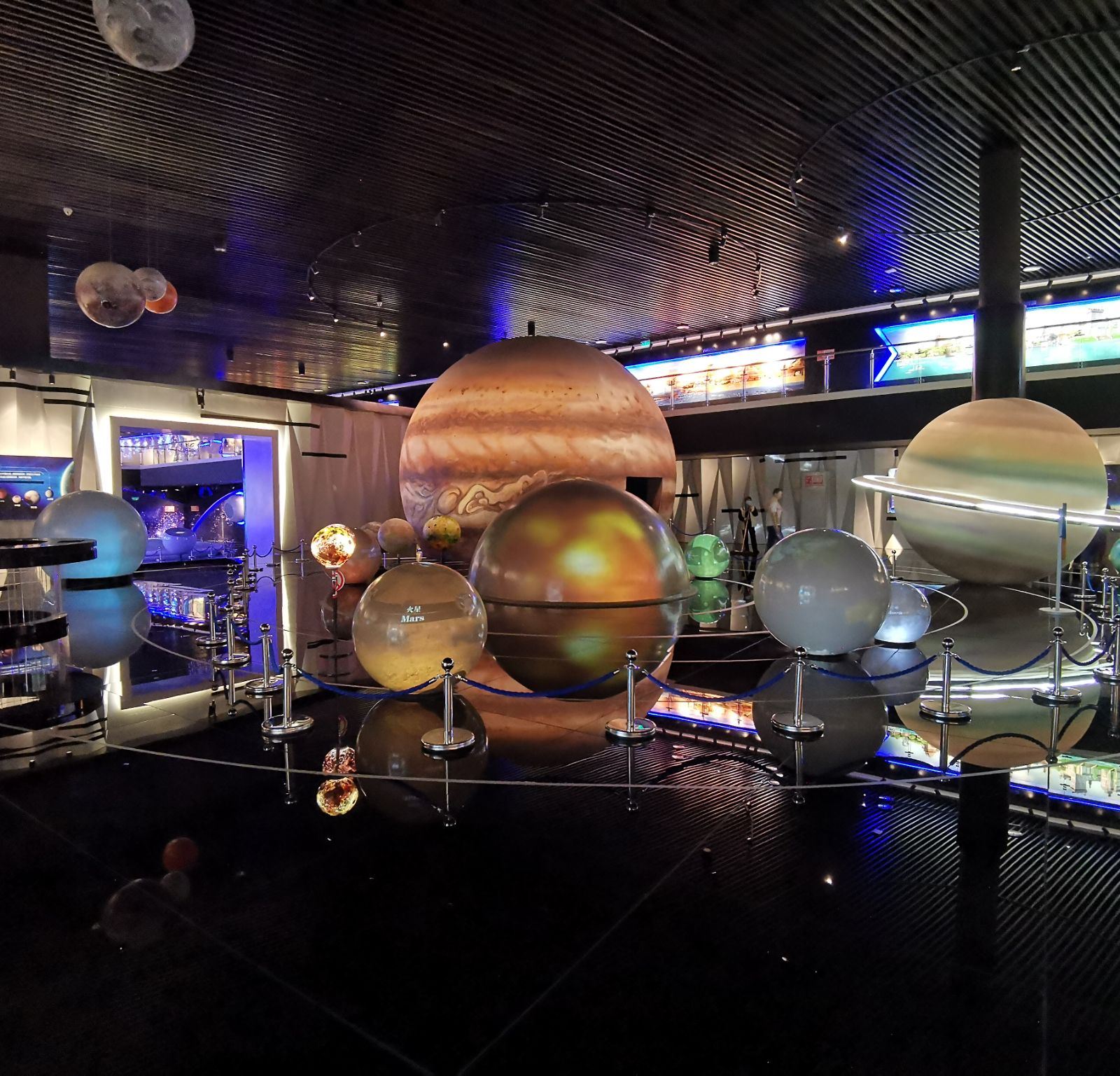 射电望远镜相当于几个足球场,谁建成了世界上最大的望远镜