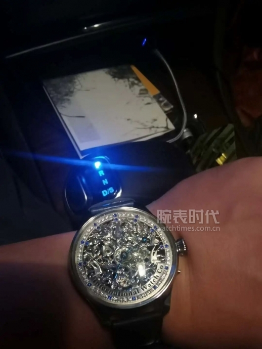 网友晒自己微信好友数量,网友晒1300手表