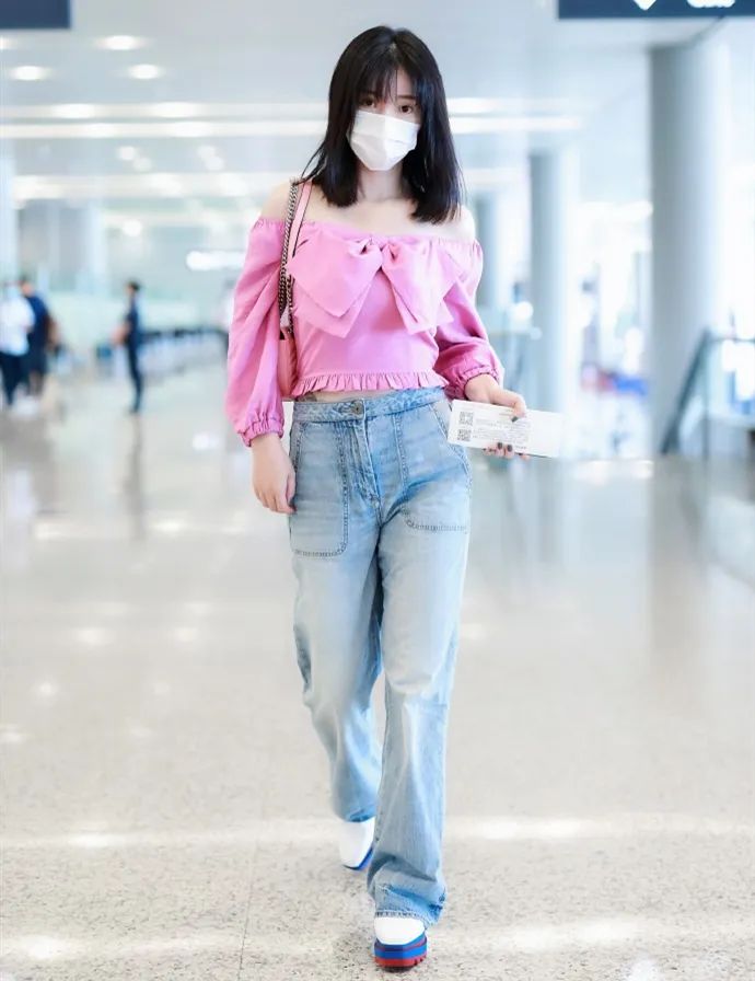 马丁靴怎样穿时髦新潮还显腿细呢,冬季马丁靴松糕鞋