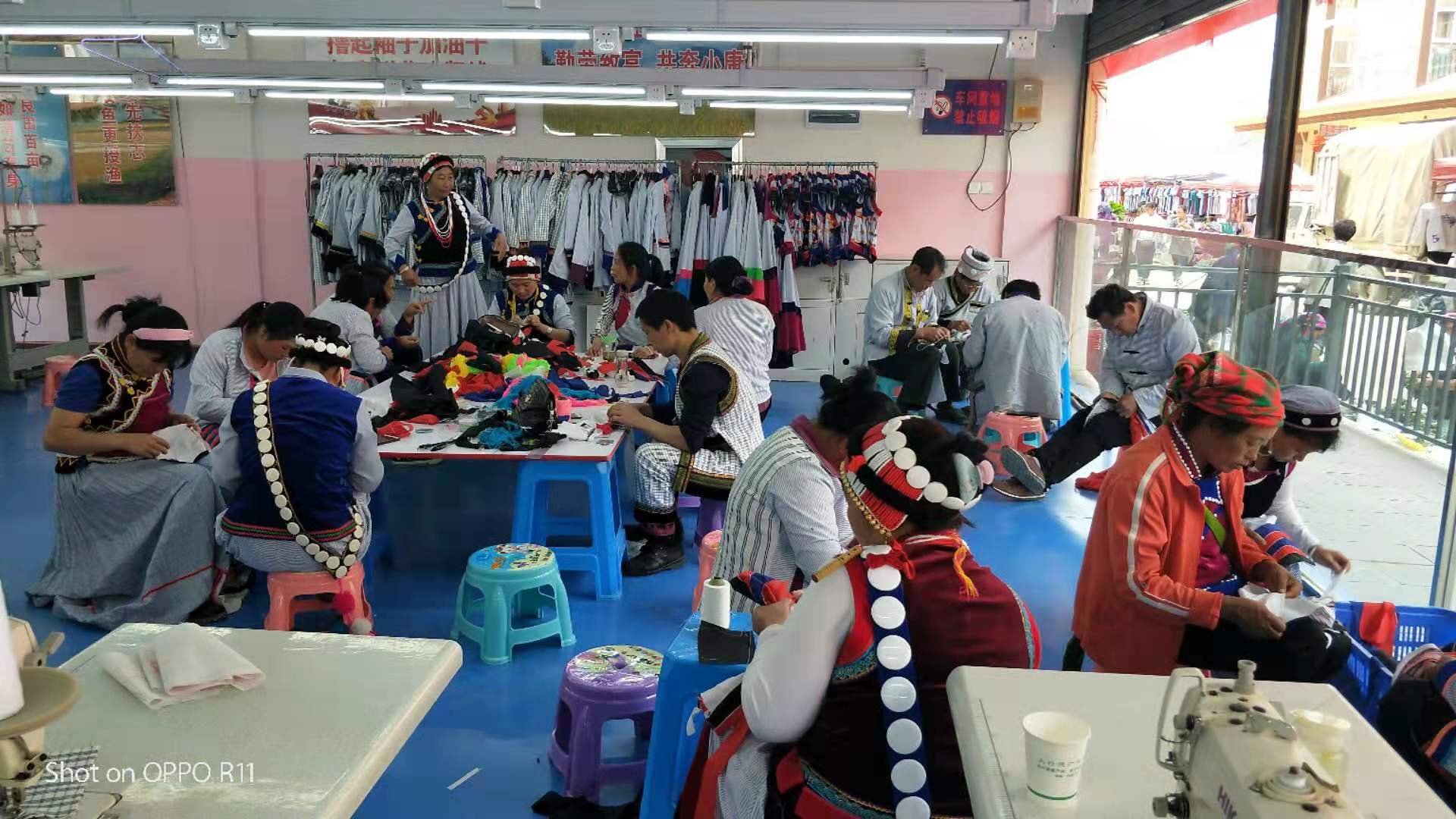 云南民族服饰批发市场昆明,云南民族服装批发一手货源