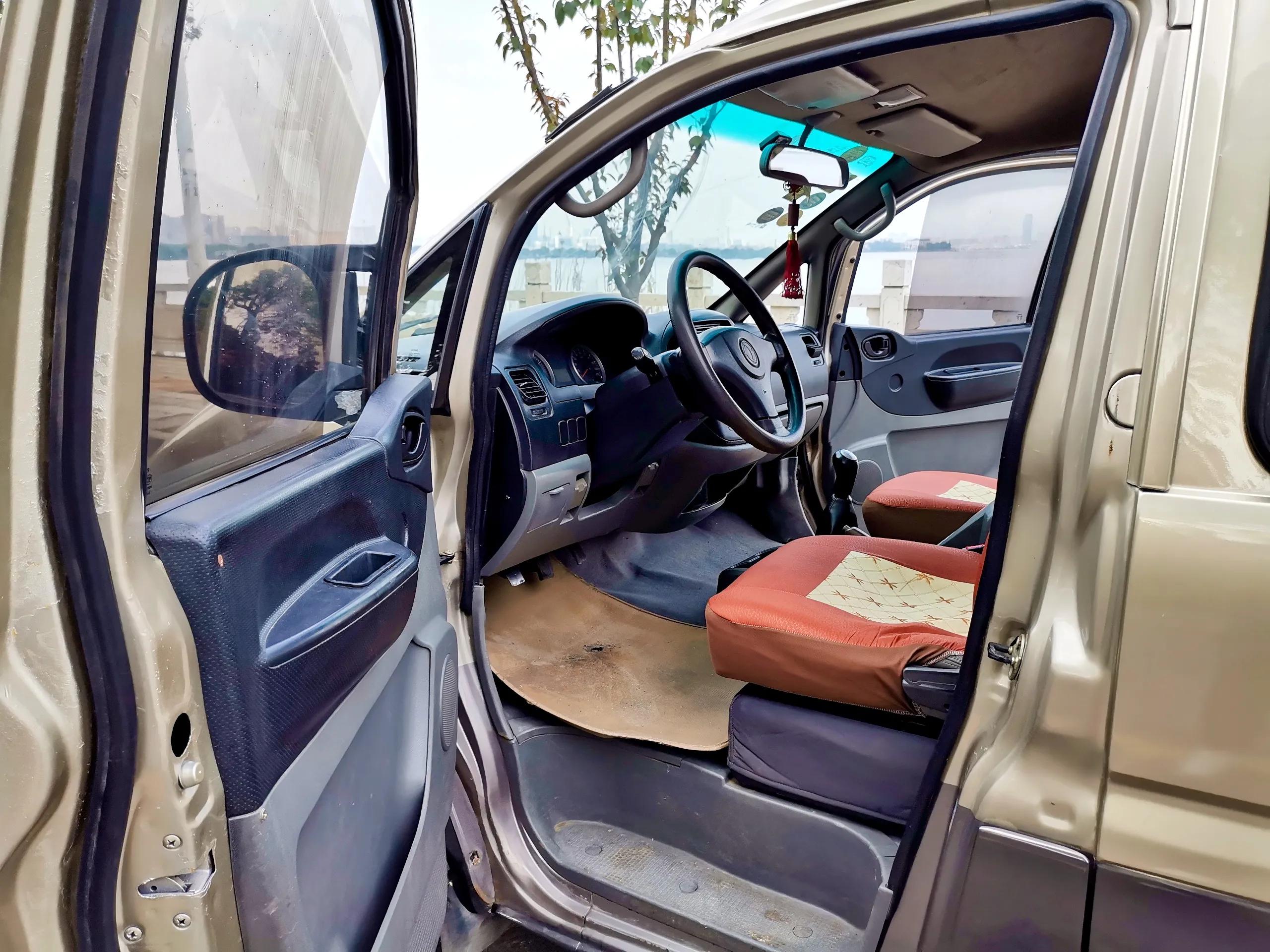 大排量跑山路费油还是小排量费油,大排量车开得慢费油还是快费油