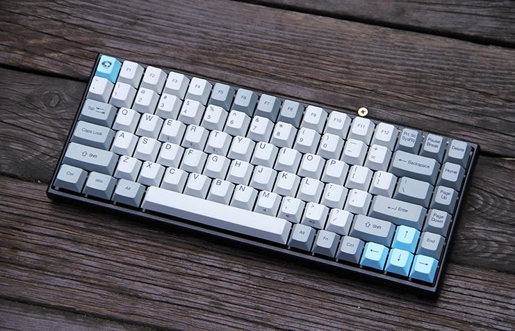 狂敲机械键盘,狂砸键盘解压视频