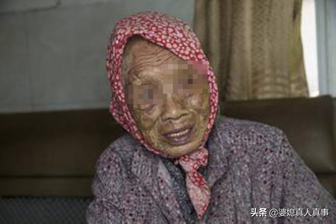 婆婆吃剩菜媳妇看见倒垃圾桶,婆婆吃完晚饭经常打嗝