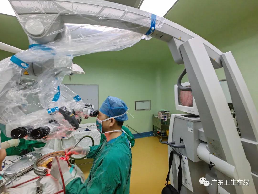 老头眼皮一跳就出事,老人住院了左眼突然狂跳