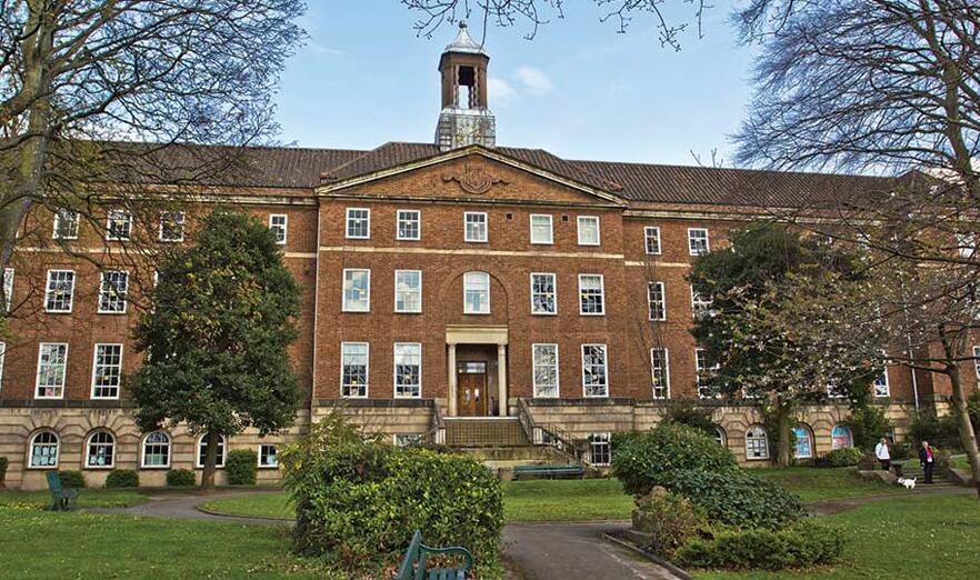 英国留学高中优势,为什么去英国留学费用贵一点