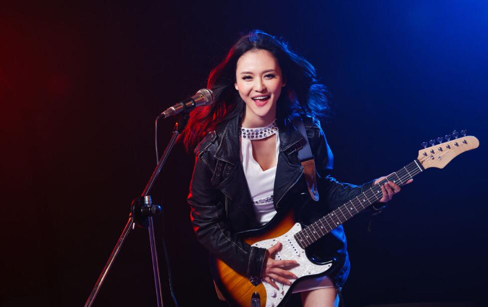 五音不全怎么唱歌好听简单的技巧,一个五音不全的人怎么唱歌不走音