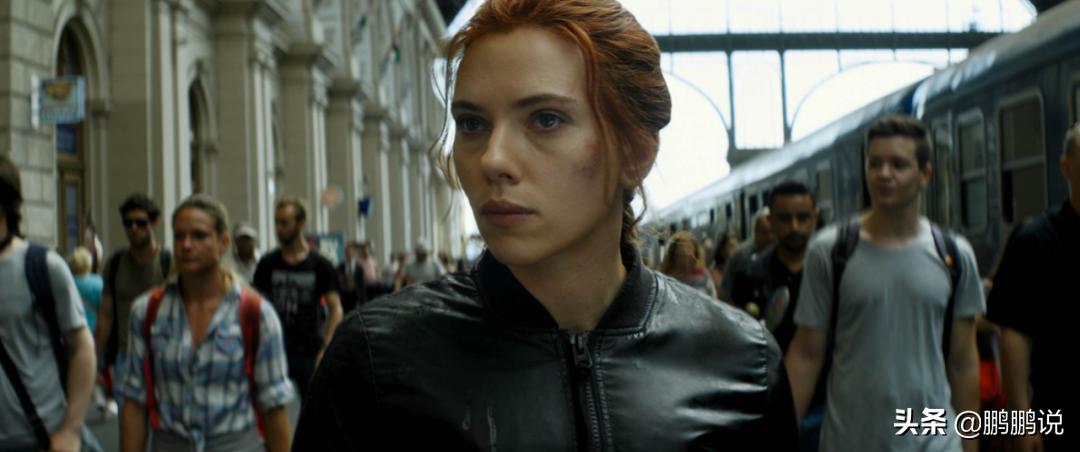 开了两个小时嘴炮的《黑寡妇》，除了寡姐依旧性感，其他一无是处