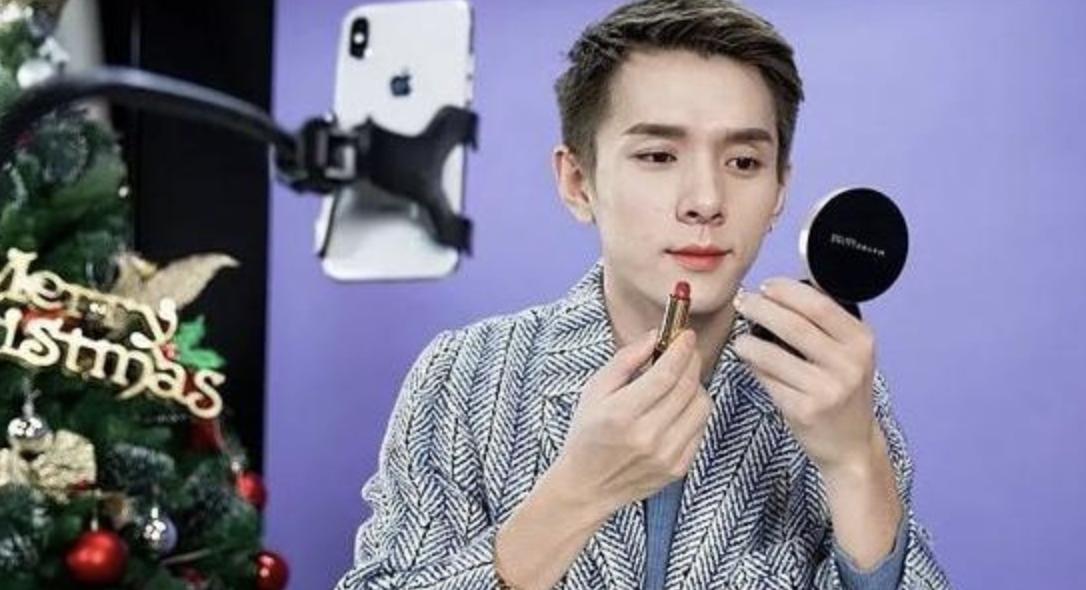 湖南小伙直播卖口红,湖南小伙卖口红暴富