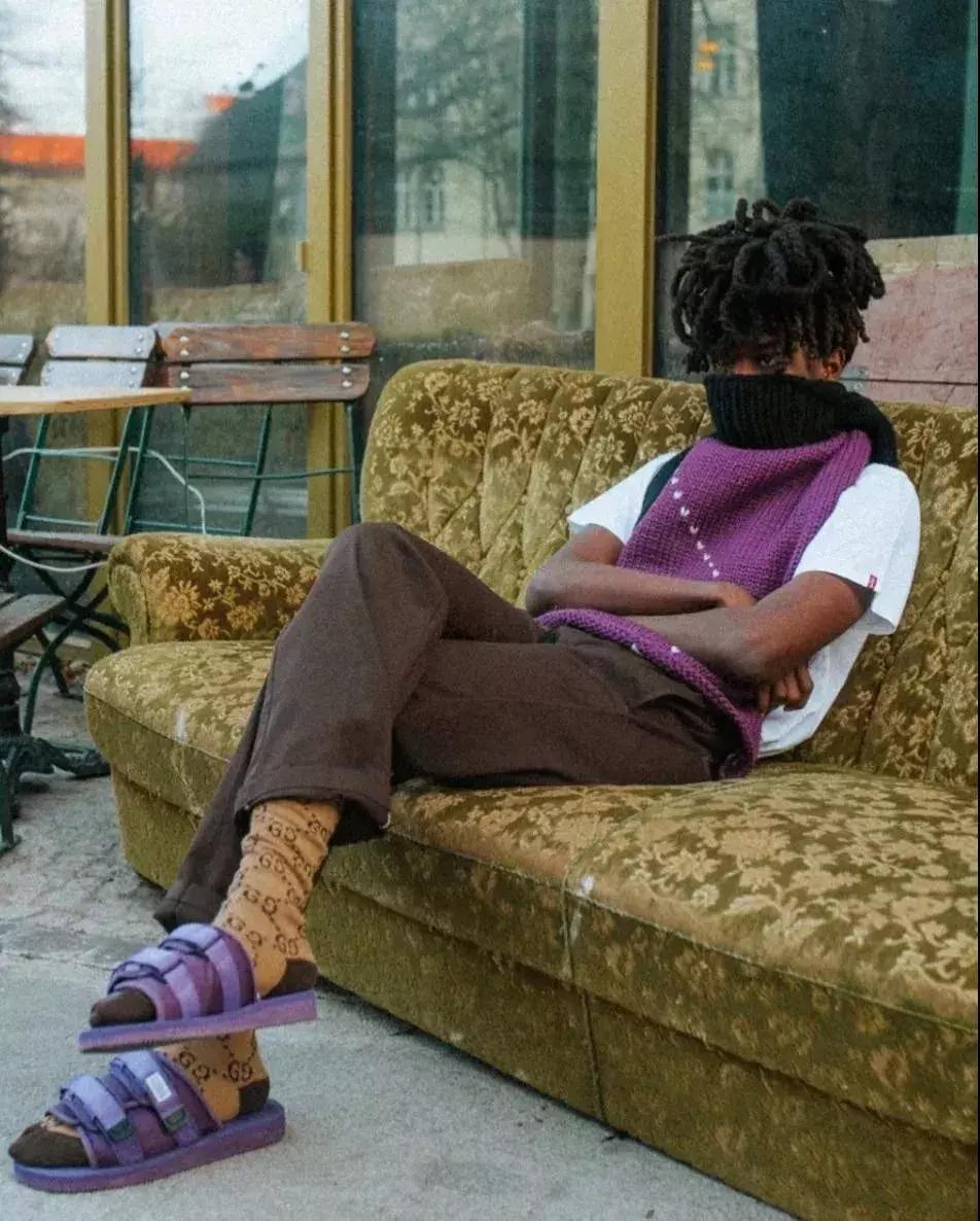 这个“反人类”的穿搭组合,竟然在夏天成了街拍利器