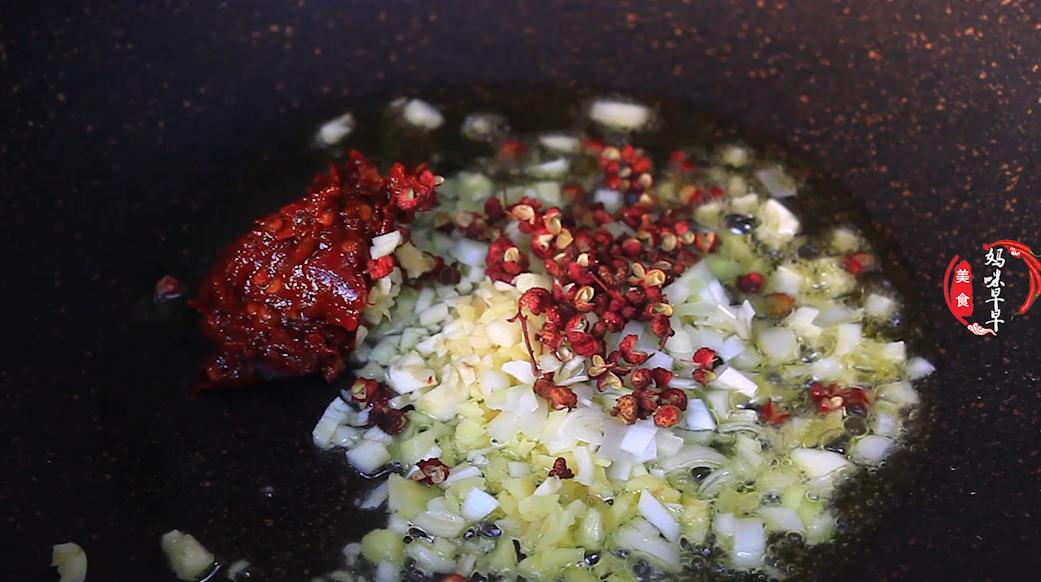 7月将至，少吃牛肉和鱼肉，多吃这3种肉，腿脚有劲，精神头足