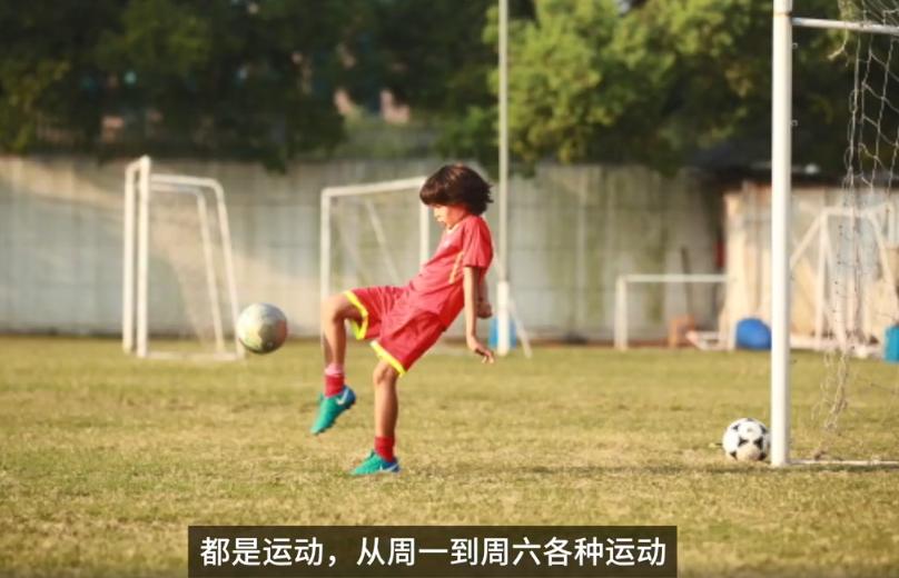 这个敢在客厅挂“*爱性**关系”画的妈妈,太飒了