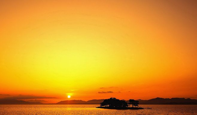 描写夕阳美景的句子20字左右,简单描写夕阳美景