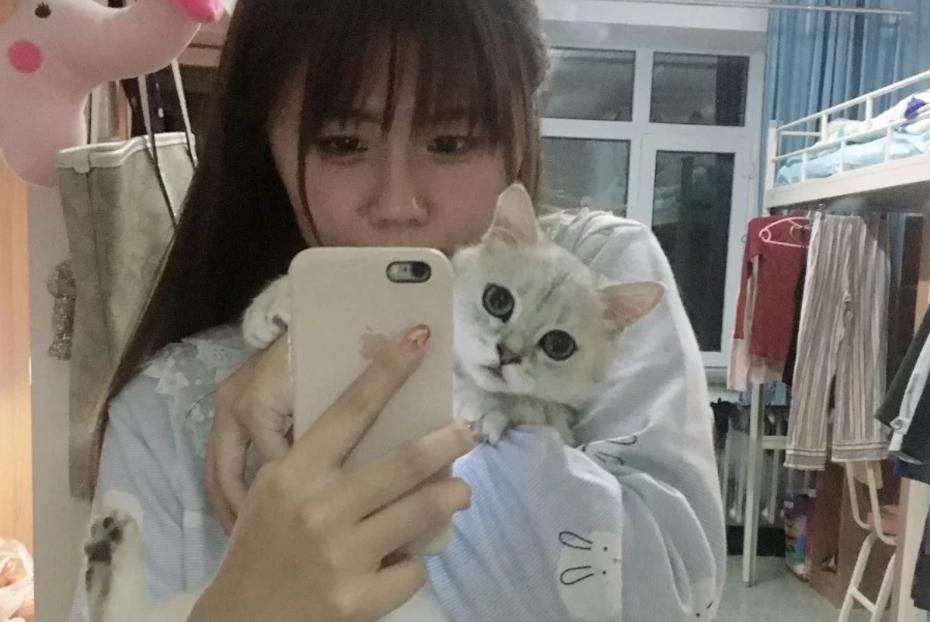 学校嚣张查寝被批评,学校临时抽查女生宿舍