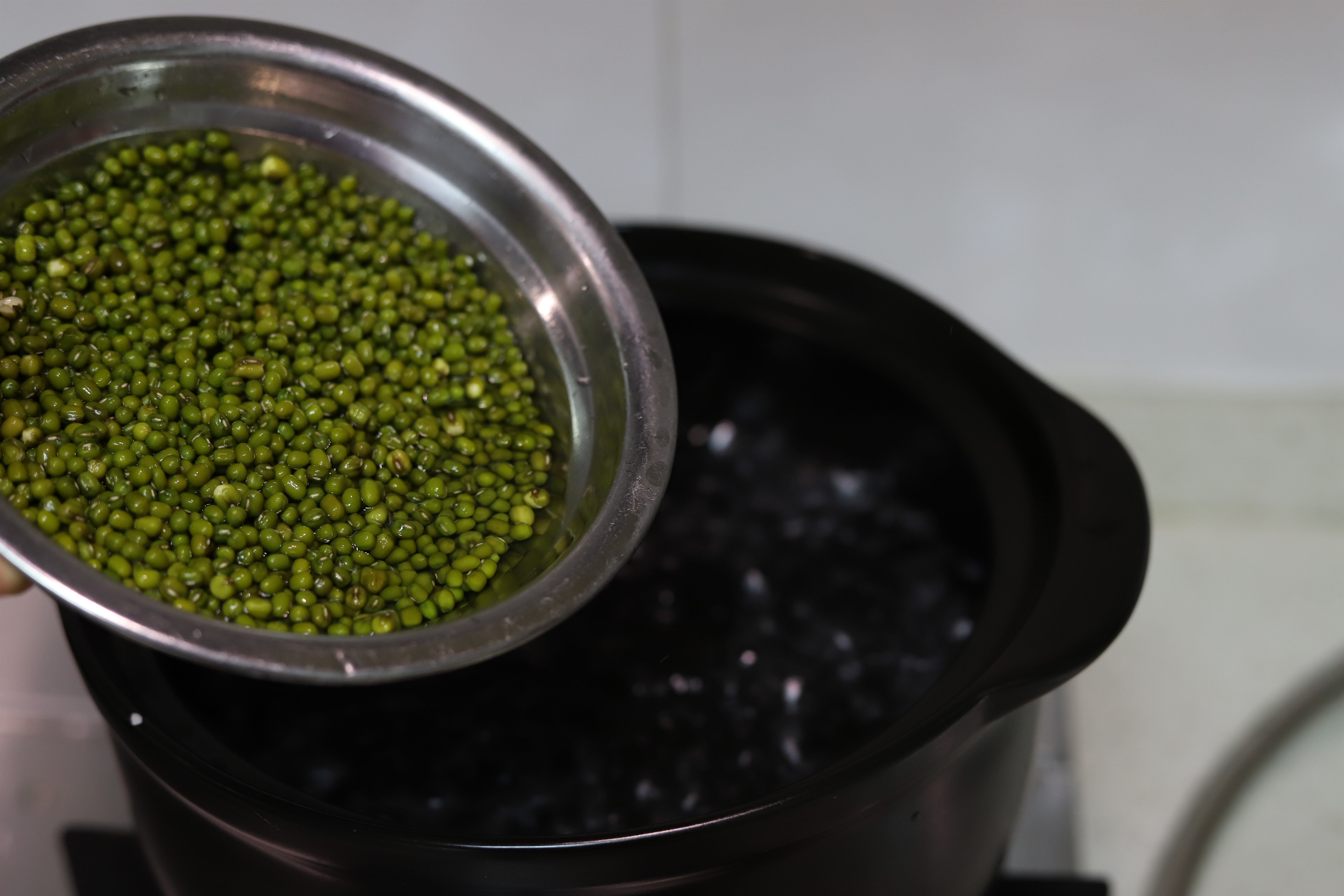 绿豆不冻怎么煮能快速开花,绿豆百合汤该如何熬制才有效