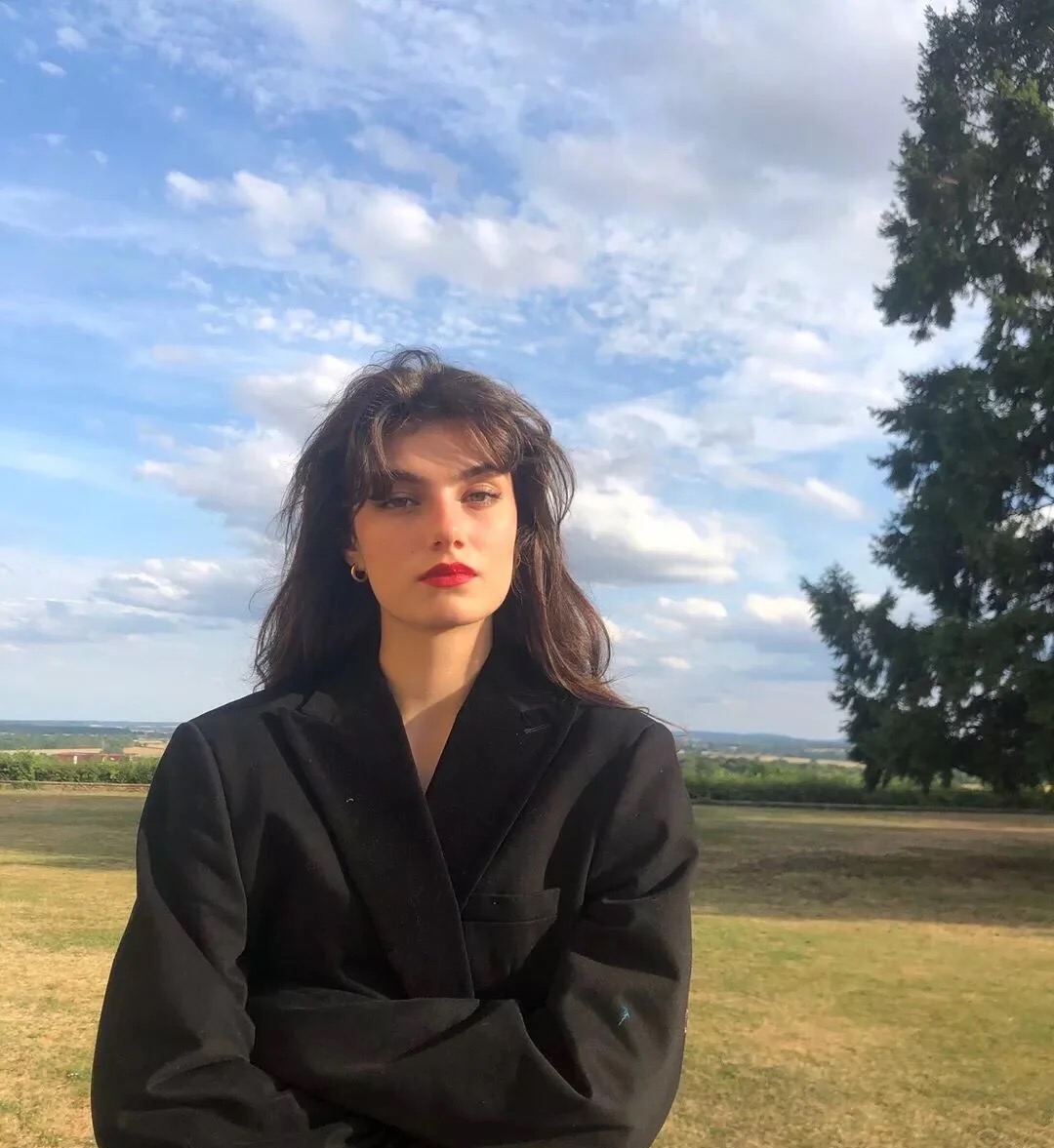 方脸女生如何打扮显脸小,短方脸女生适合什么风格