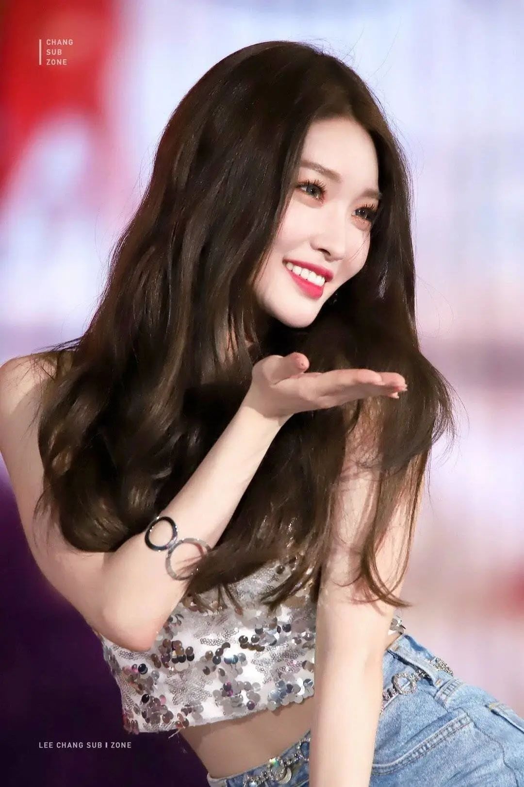 被喷整容脸，却凭实力逆袭为泫雅、宣美接班人，绝不止是穷哈