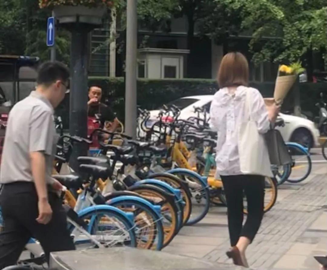 成都天府三街打工视频,天府三街上班的人怎么那么多呢