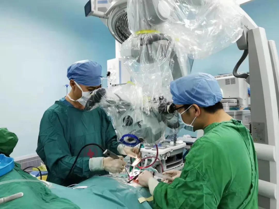 脖子僵硬颈椎操怎么做,脖子僵直瘫痪是什么病