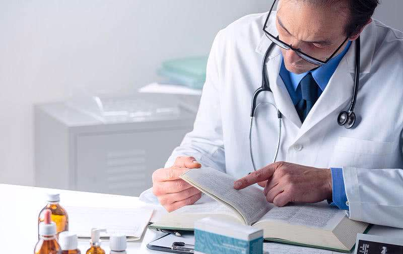 “给女同伴下药”男子“存疑不捕”,只因没搞清“伟哥”作用