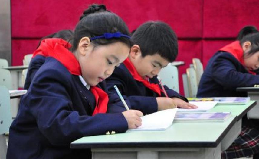 小学生作文沙漏论时间,小学生时间沙漏作文