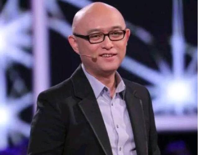 女儿说同学说她长得丑怎么处理,女儿说自己长得丑