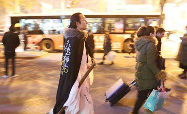 23岁租汉服10万现状,租二代汉服