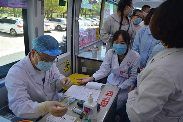 献血战疫情护佑生命,献血战疫为爱人加油