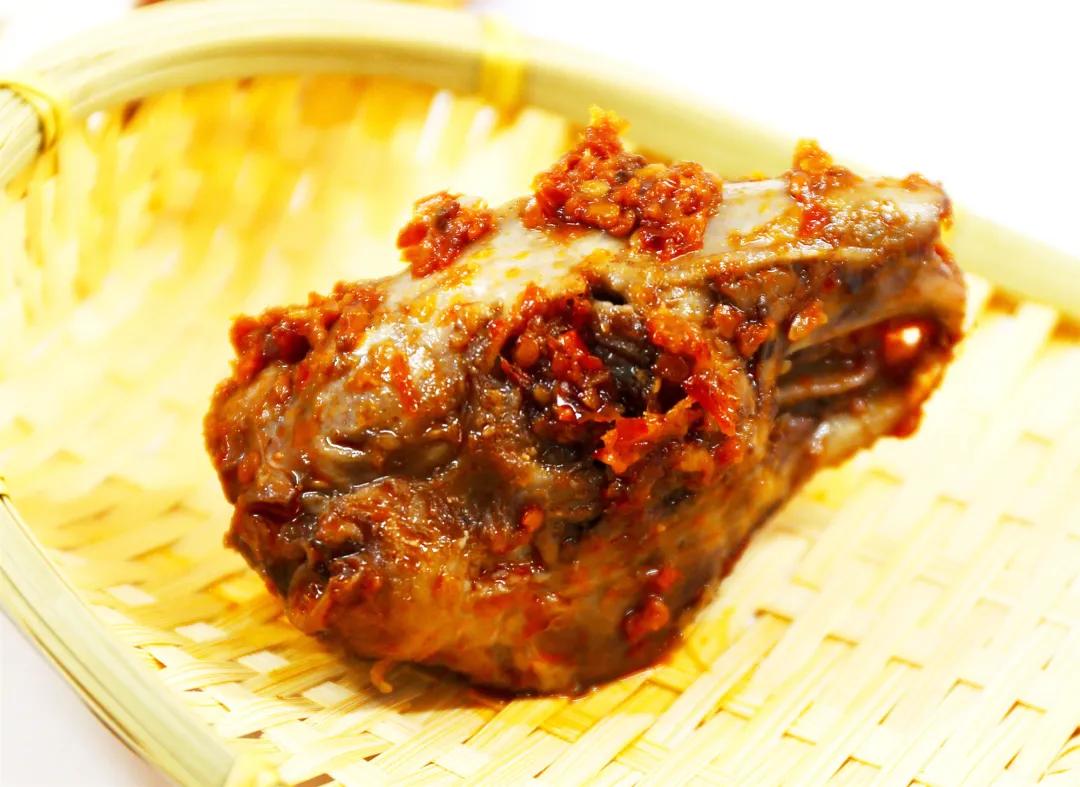 来成都必吃的鸭脑壳,来成都一定要吃麻辣兔头