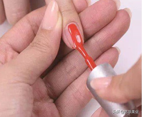 如何涂美甲油教程视频,美甲师怎么用甲油胶做美甲