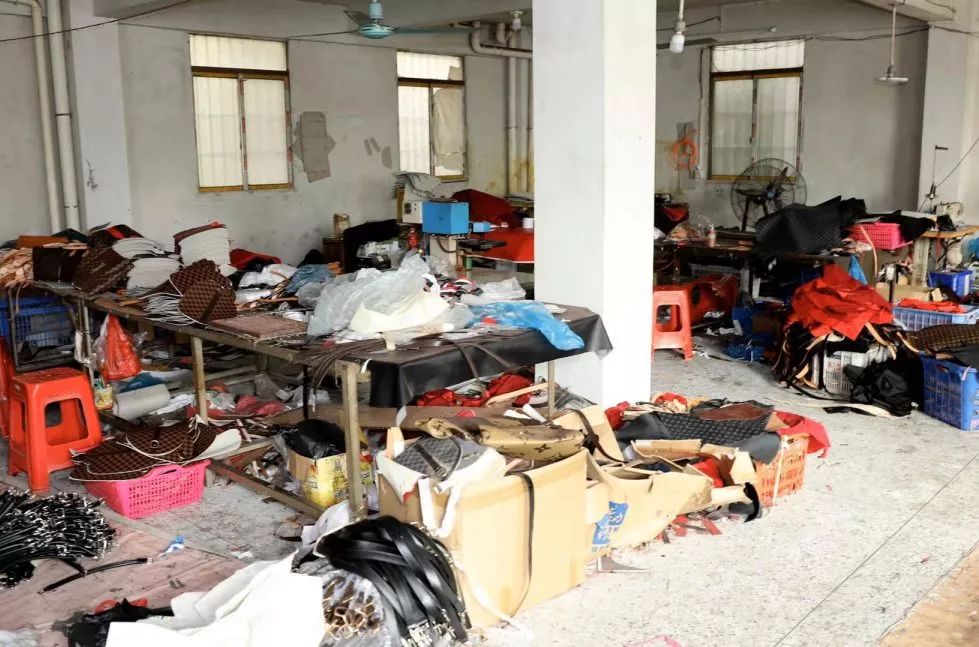 29.9的劣质围巾,2580元假围巾