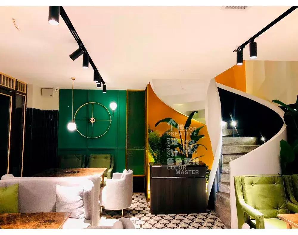 千篇一律，不如个性有趣，他们都选择了定制自己的专属瓷砖