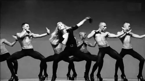 每个潮男们的衣柜里都有一条裤袜