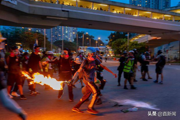 离倒闭不远!《苹果日报》董事被捕,1800万资产被冻结丨香港一日