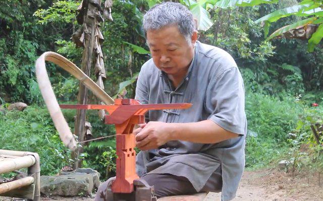 一个会做玩具的老木匠，众人甘愿喊他爷爷，他是葫芦娃爷爷吗？