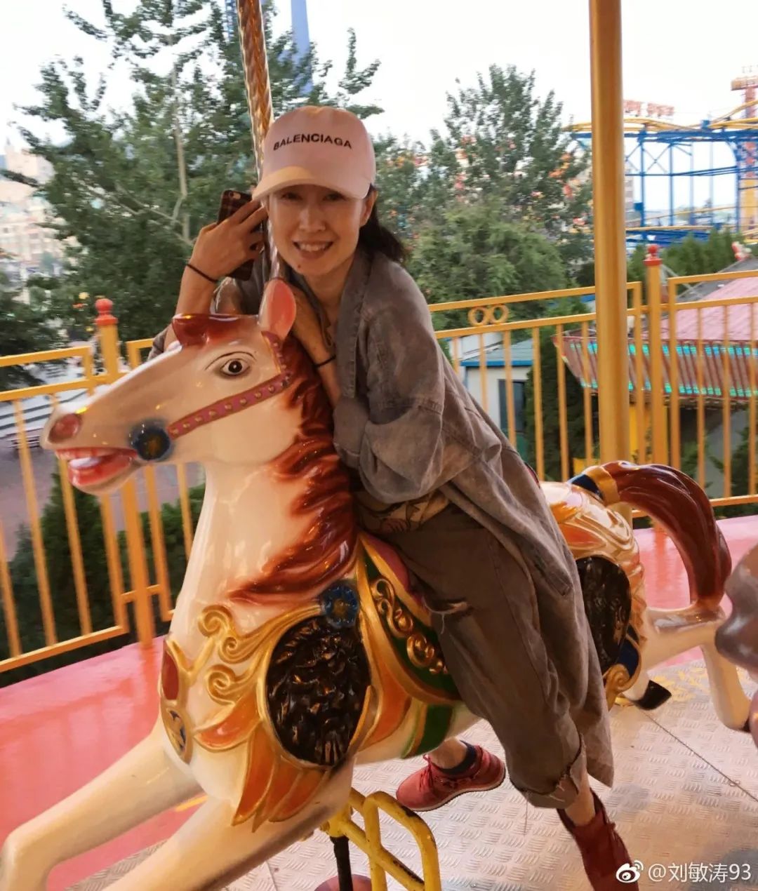 45岁刘敏涛风格大变,44岁刘敏涛活得有多潇洒