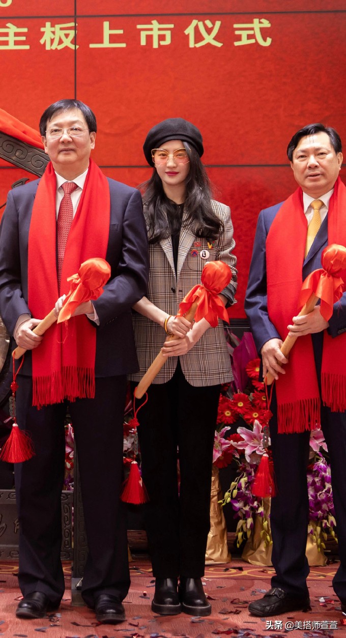 刘亦菲西装皮裤造型酷飒魅惑,刘亦菲机场贝雷帽造型