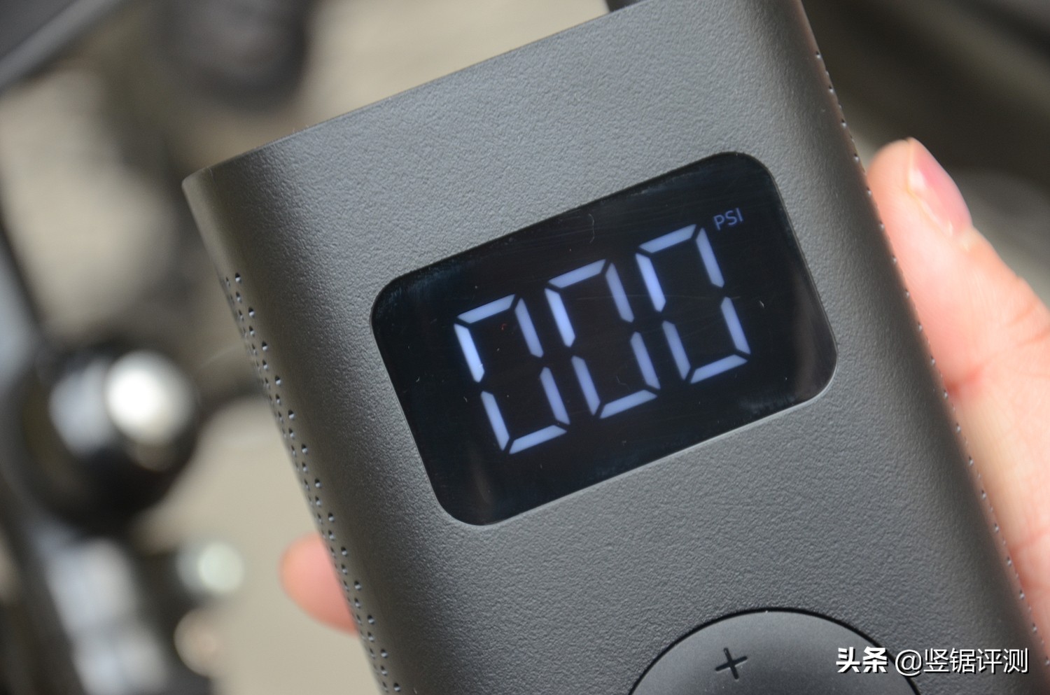 小米电子打气筒打自行车,小米电动打气筒给电动车打气