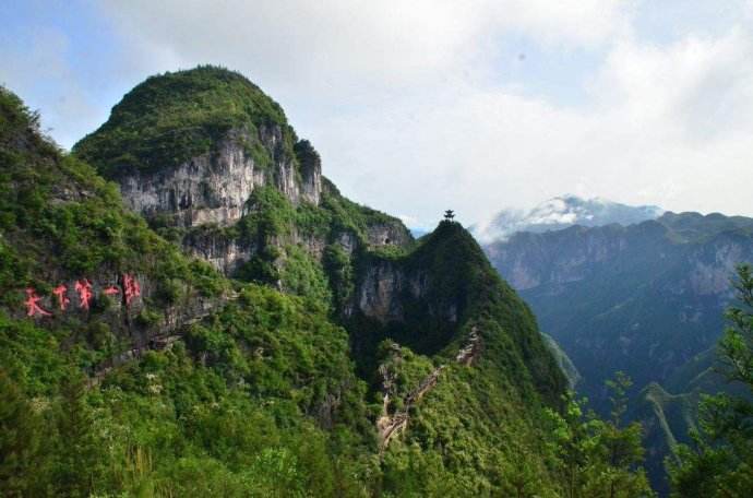 世界上最高最长的高山峡谷玻璃桥,重庆天下第一风雨廊桥在哪里