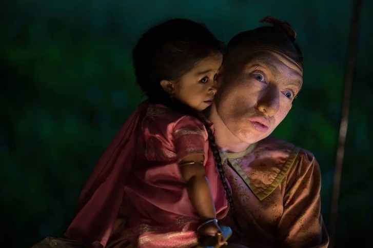 她身高1米38,拒绝20个求婚者,活着被当摇钱树,死后被做成标本