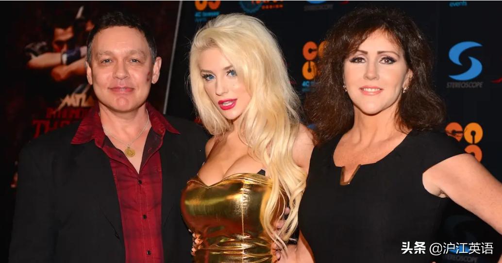 下一个小甜甜?16岁少女嫁51岁男演员,网暴10年还被催自杀