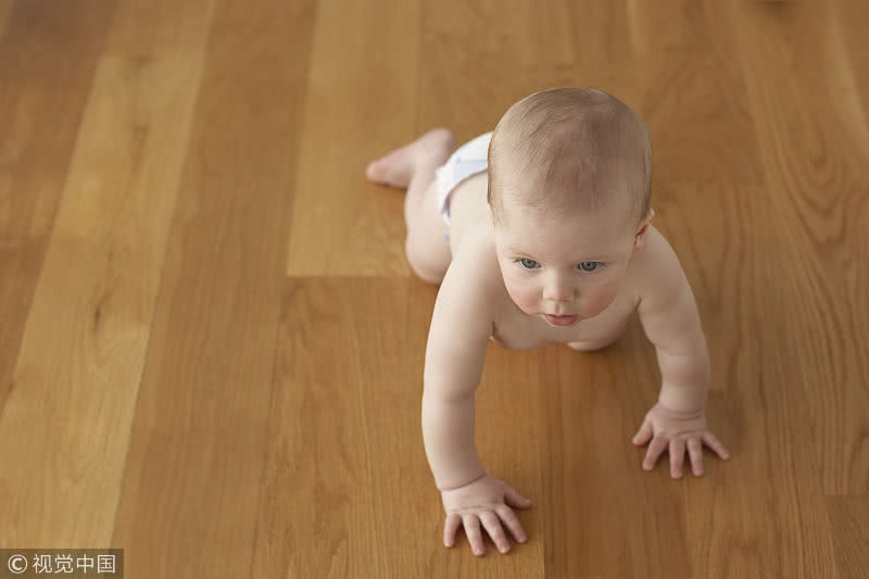 预防宝宝红屁屁可以用爽身粉吗,新生宝宝屁红烂怎么办