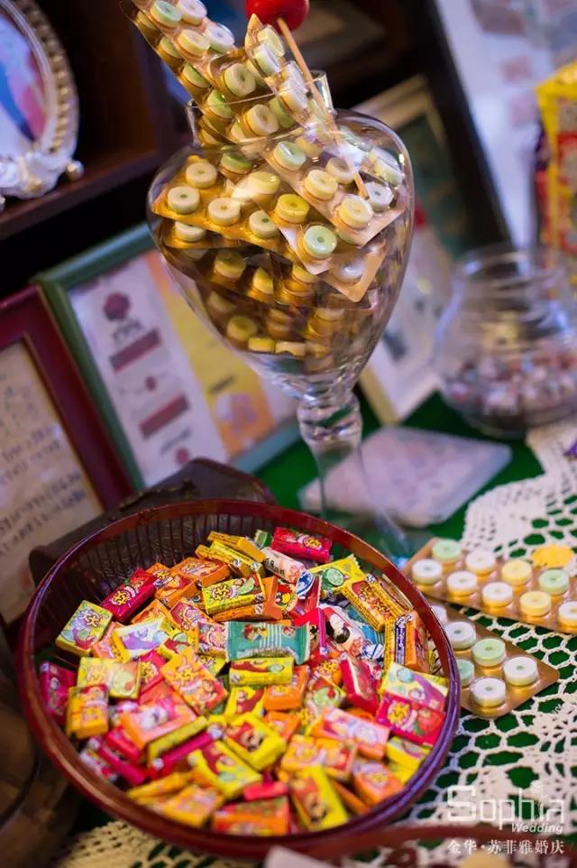 结婚请帖给姐姐姐夫一家怎么写,奶奶健在孙子结婚的请帖怎样写