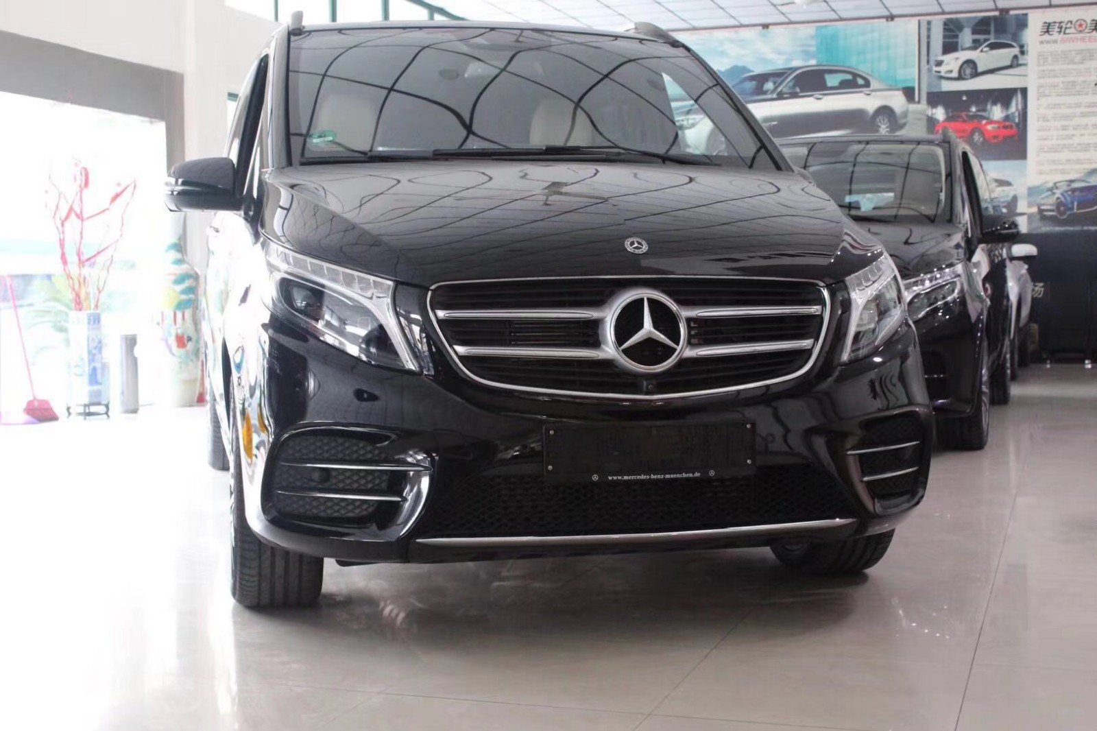 奔驰v250d四驱商务豪华mpv价格,柴油奔驰mpv