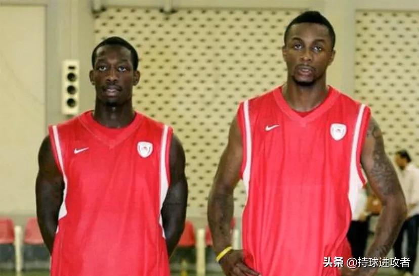 贝弗利见证詹姆斯,贝弗利跨过里弗斯