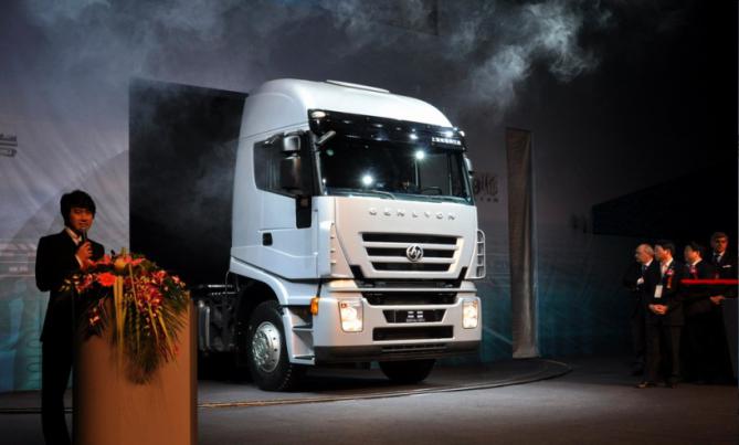 40年前的牵引车,50年红岩卡车