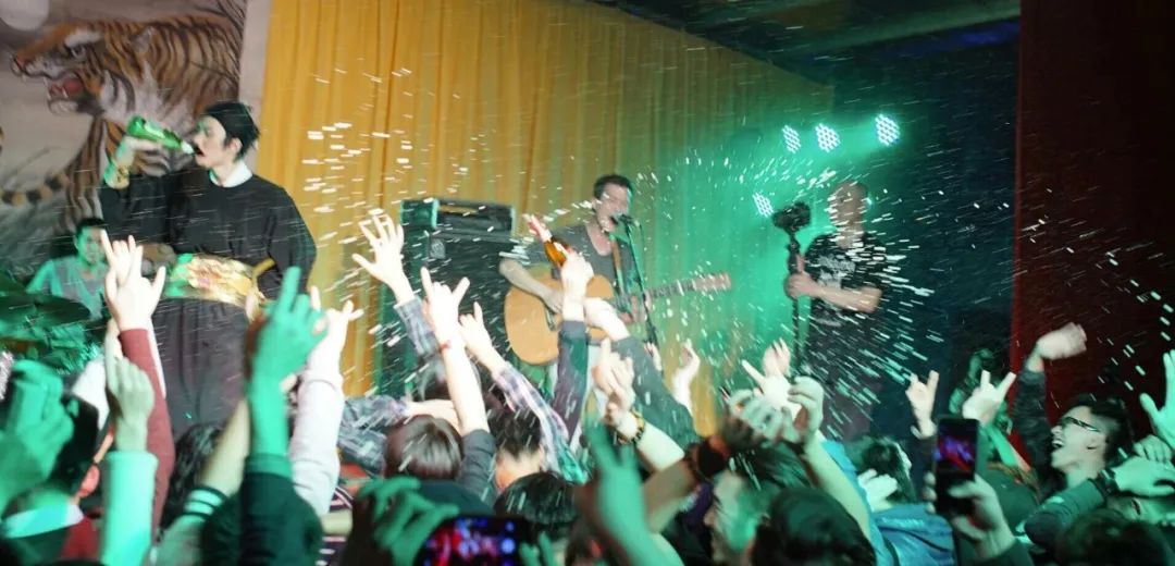 很够力!很劲!那些年在现场听“五条人”的音乐会