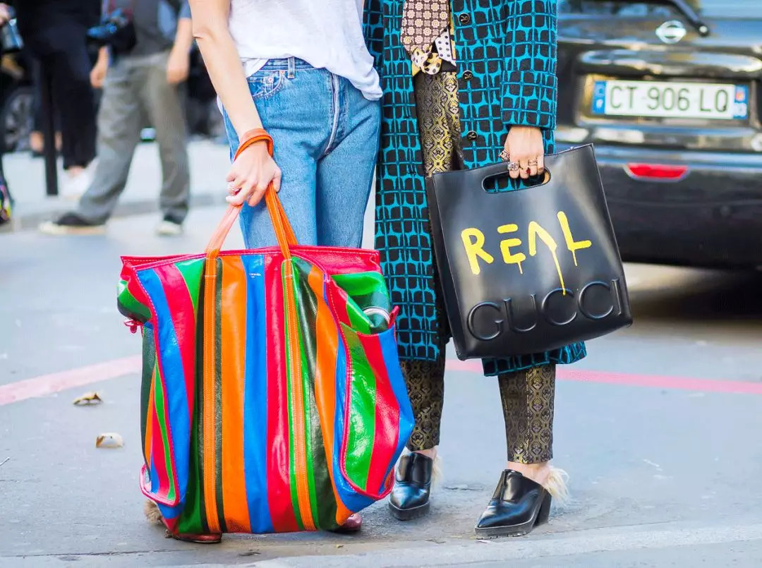 今年最流行最实用最能装的包包……竟然是购物袋？